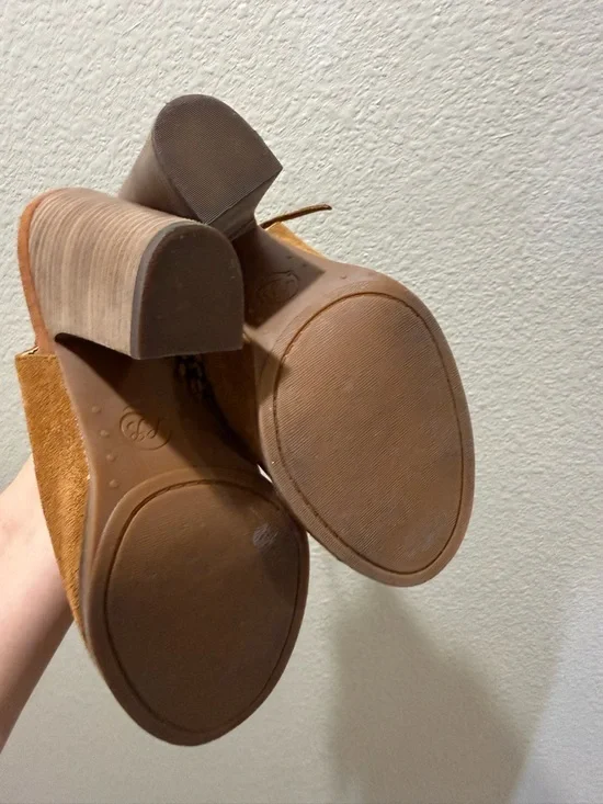 Lucky Brand Tan Suede Fringe Block Heel Sandals - Picture 8 of 9